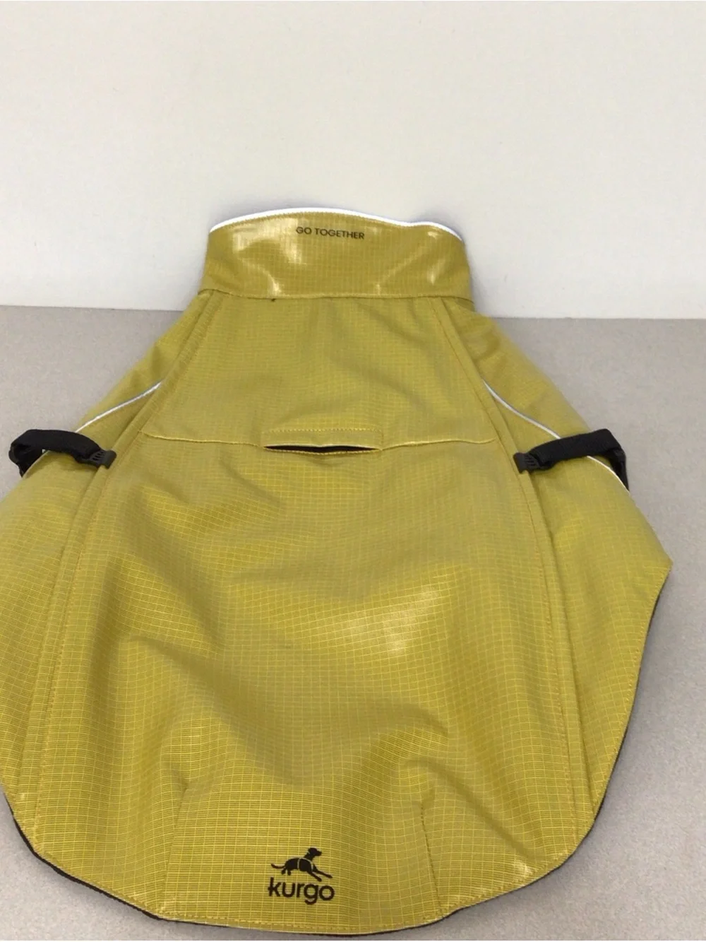 KURGO HALIFAX Dog Water-Resistant Yellow Rain Jacket for LARGE DOGS UNWORN